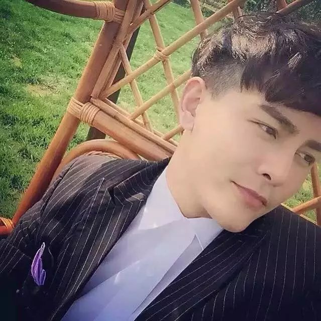 匡华超启