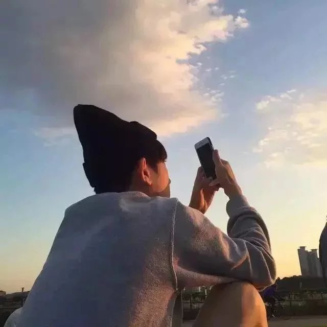 祁睿坚荷
