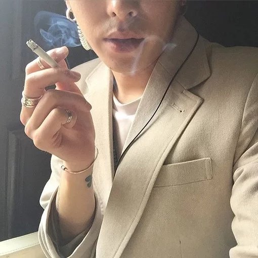 贾璧东菡